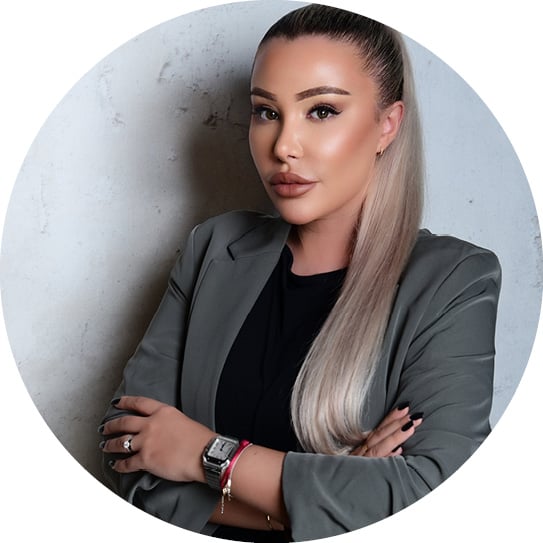 Bild Center Managerin Tina Maraghehchi